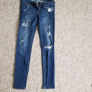 Skinny, destroyed jeans